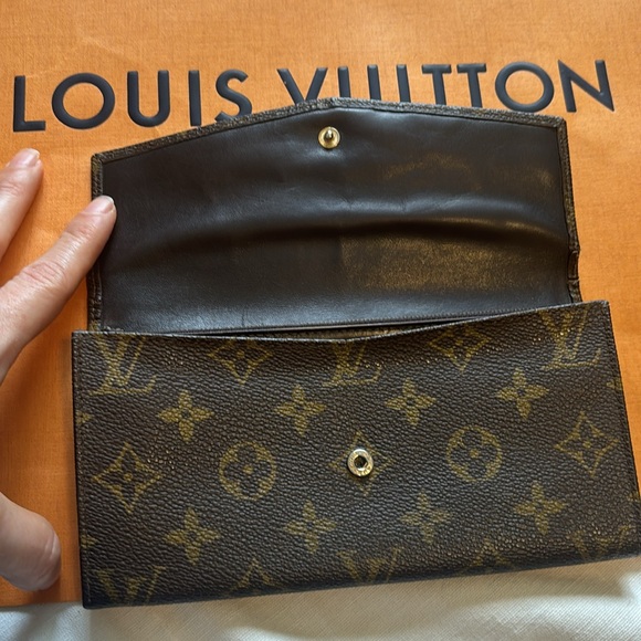 Louis Vuitton Wallet - Picture 4 of 11